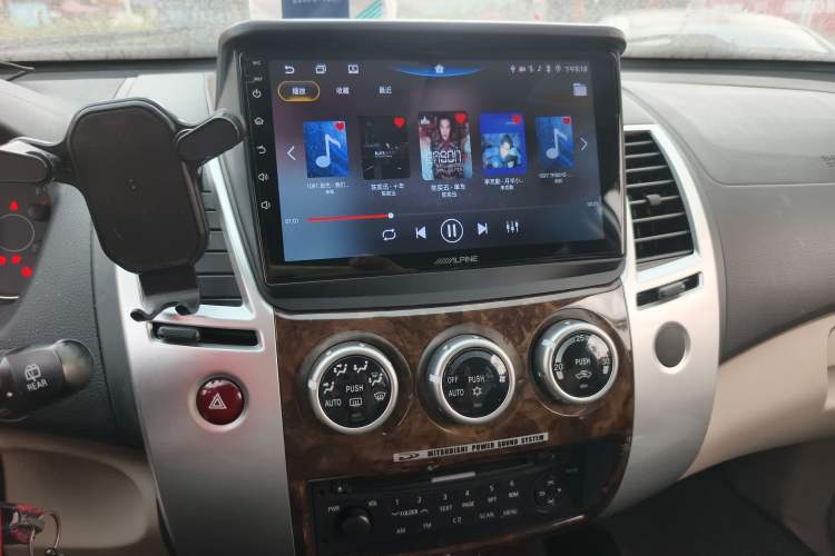 Used Mitsubishi Pajero Sport 2013 3.0L Automatic Two-Wheel Drive Luxury Edition Audio And AC Panel