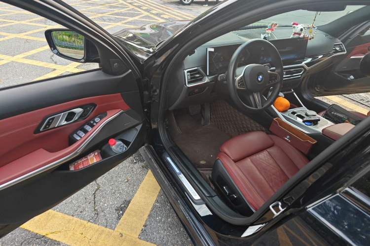 Used BMW 3 Series 2023 325i M Sport Night Edition Package Driver Seat