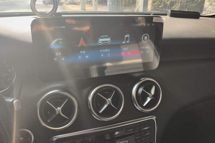 Used Mercedes-Benz A-Class 2015 A 180 Standard Model Audio And AC Panel