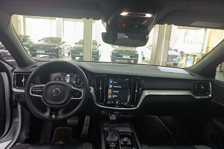 Used Volvo V60 2020 T5 Zhiyuan Sport Edition
