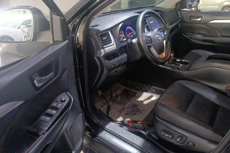 Used Toyota Highlander 2018 2.0T Four-Wheel Drive Prestige Version 7 Seats China V Emission Standard
