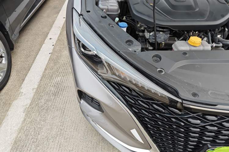 Used CHANGAN Eado 2020 PLUS Blue Whale NE 1.4T GDI DCT Flagship Model Right Front Headlight