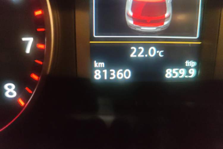 Used Volkswagen Tiguan 2015 2.0 TSI Automatic All-Wheel Drive Luxury Edition Odometer Close Up