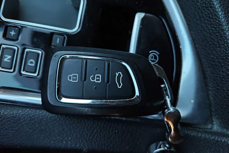 Used Dongfeng Aeolus AX7 2015 2.0L Automatic Zhiyi Trim