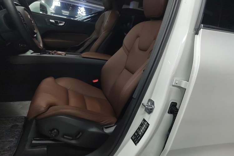 Used Volvo XC60 2021 T5 4x4 Smart Luxury Edition