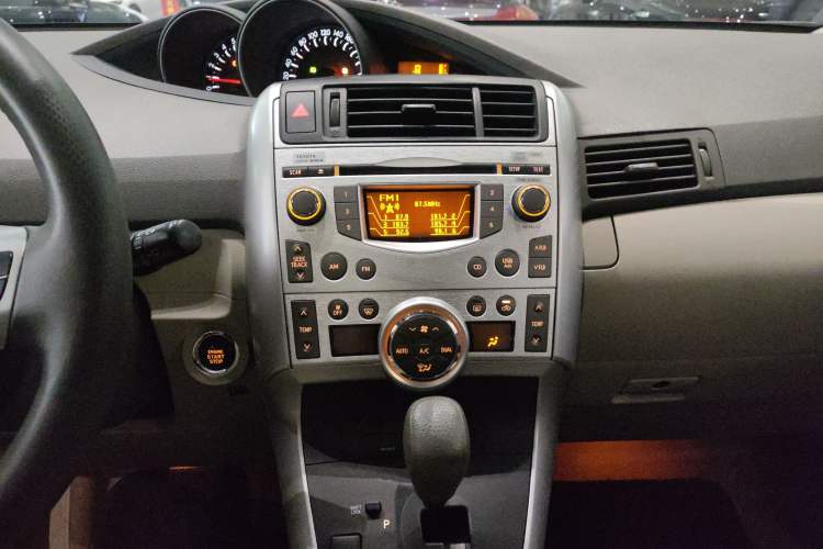 Used Toyota Verso 2014 Starlight 180G CVT Deluxe Multi-Function Edition
