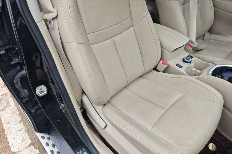 Used Nissan X-Trail 2017 2.5L CVT Luxury Edition 4WD Right Front Seat