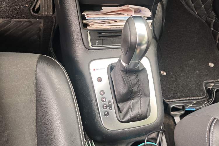 Used Volkswagen Tiguan 2016 300TSI Automatic All-Wheel Drive Fashion Vision Edition Gear Lever