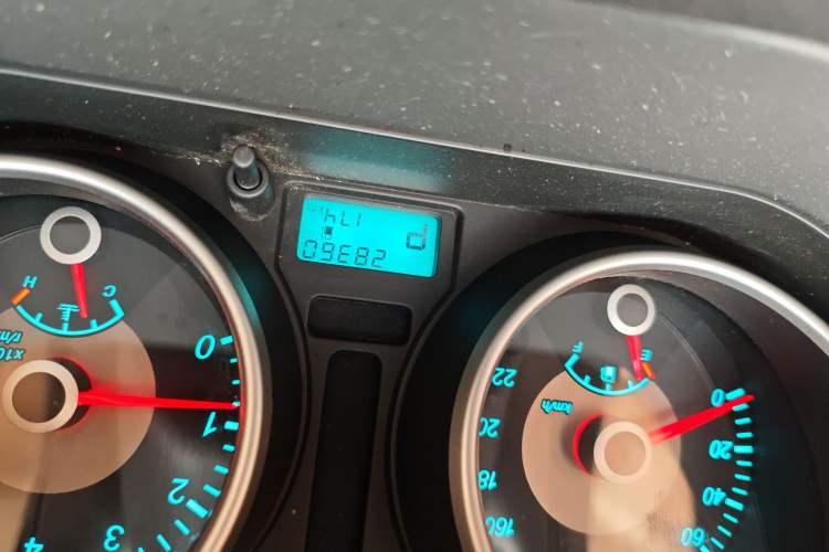 Used Buick Excelle 2013 1.5L Automatic Luxury Model Odometer Close Up