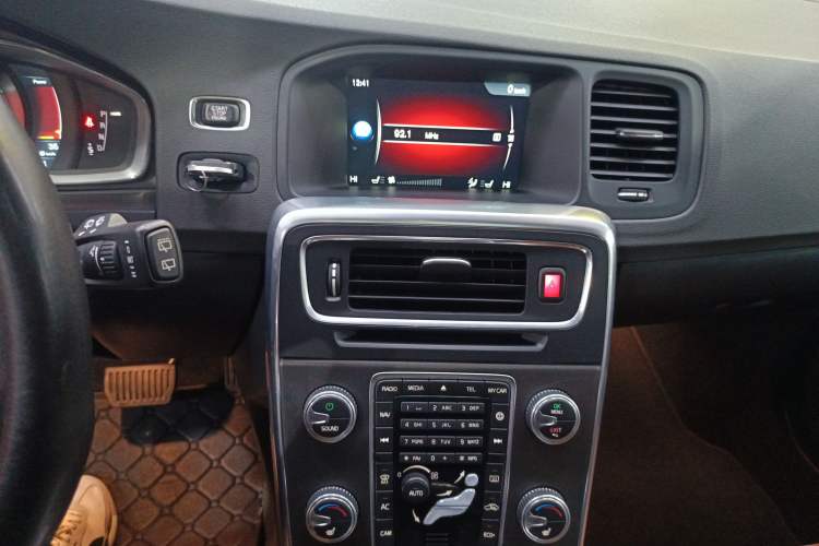 Used Volvo V60 2015 T5 Zhiya Edition