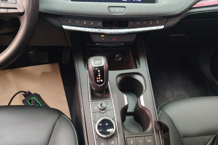 Used Cadillac XT4 2018 28T Two-Wheel Drive Tech Version