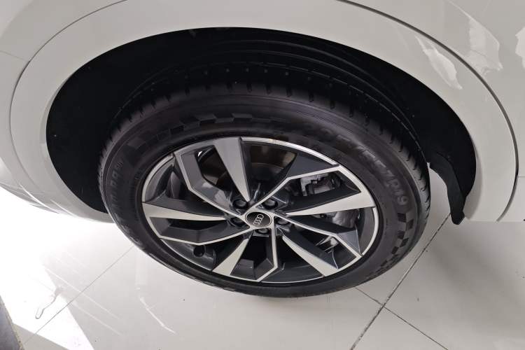 Used Audi Q5L 2023 40T Luxury Dynamic Model