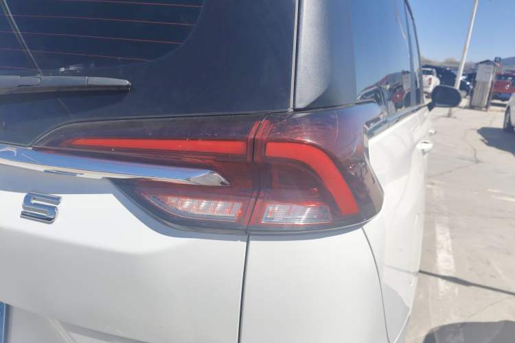 Used SAIC MAXUS G50 2022 1.5T Automatic Comfort Touring B Right Rear Taillight