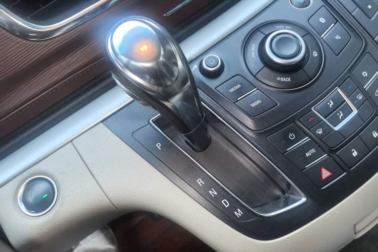 Used Buick GL8 2017 25S Luxury Version China V Standard Gear Lever