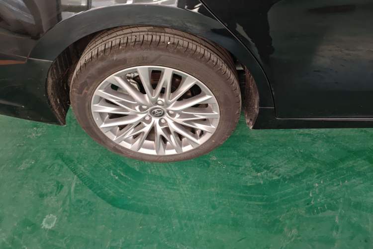 Used Toyota Avalon 2024 Dual-Motor 2.0L Luxury Edition
