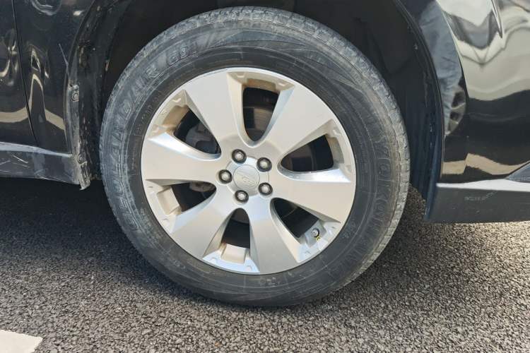 Used Subaru Outback 2010 2.5i Luxury Edition Right Front Wheel Hub