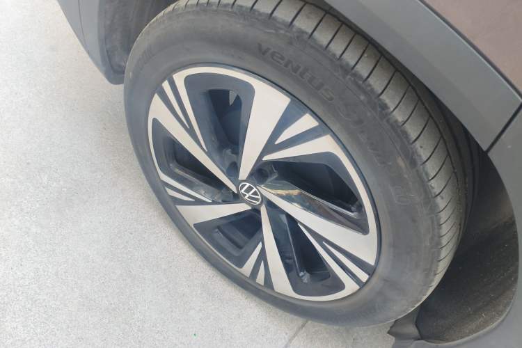 Used Volkswagen ID.6 CROZZ 2022 Long-Range PRO Edition Right Rear Wheel Hub