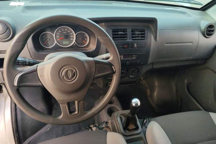 Used Dongfeng Xiaokang K05S 2022 1.3L High-Power Base Version Center Console