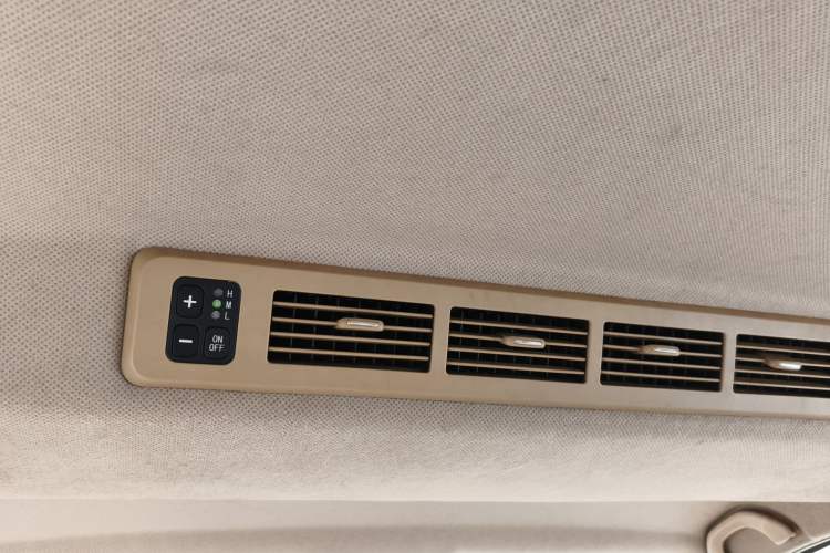 Used Jinbei 750 2016 1.5L Luxury Model Headliner