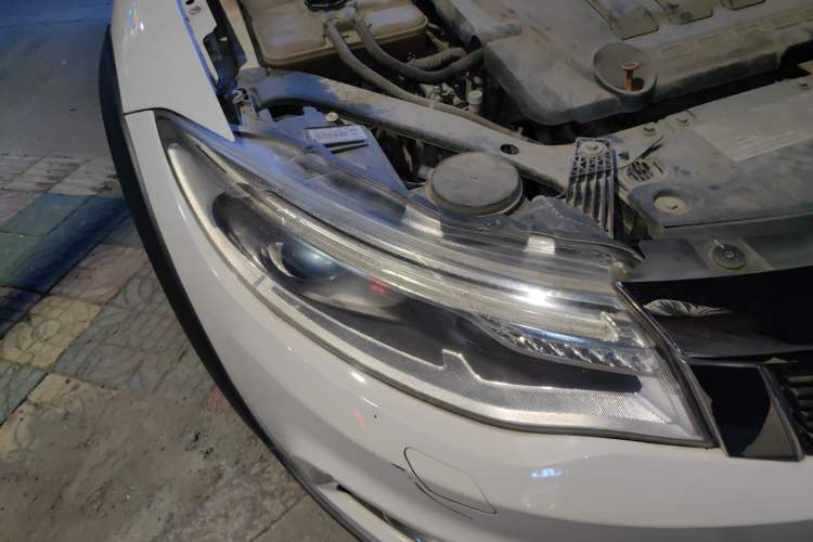 Used Qoros 3 2016 Urban SUV 1.6T Automatic ZhiZhen Model Right Front Headlight