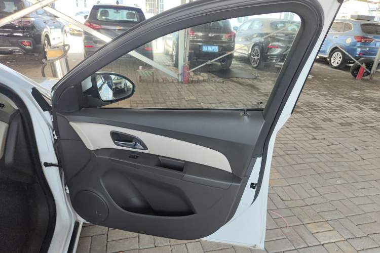 Used Chevrolet Cruze 2015 1.5L Classic SE MT