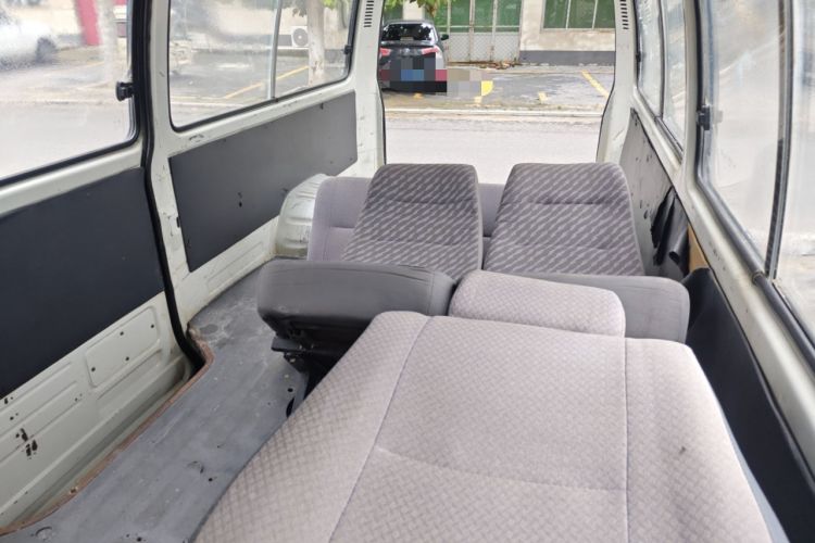 Used Golden Dragon Hiace 2010 2.0L Standard-Wheelbase Premium Version V19
