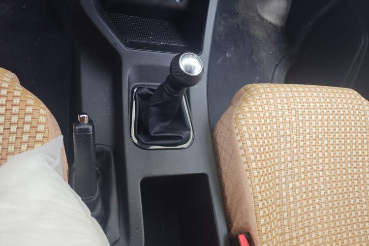 Used FORTHING Lingzhi 2023 M5 1.6L Practical Model 5 Seats Gear Lever