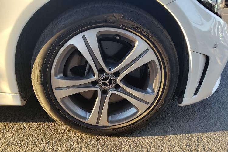 Used Mercedes-Benz C-Class 2019 Restyled C 260 L Sport Edition Right Front Wheel Hub