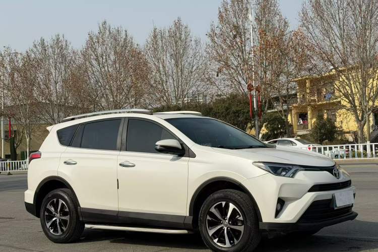 Used Toyota RAV4 2016 2.0L CVT Two-Wheel Drive Fashion Edition China V Standard