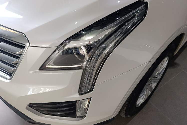 Used Cadillac XT5 2016 28T Four-Wheel Drive Tech Version Left Front Headlight