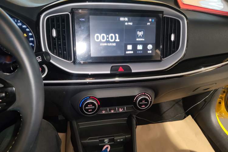 Used Kia kx1 Stonic 2021 1.4L CVT Fun & Sunroof Model Audio And AC Panel