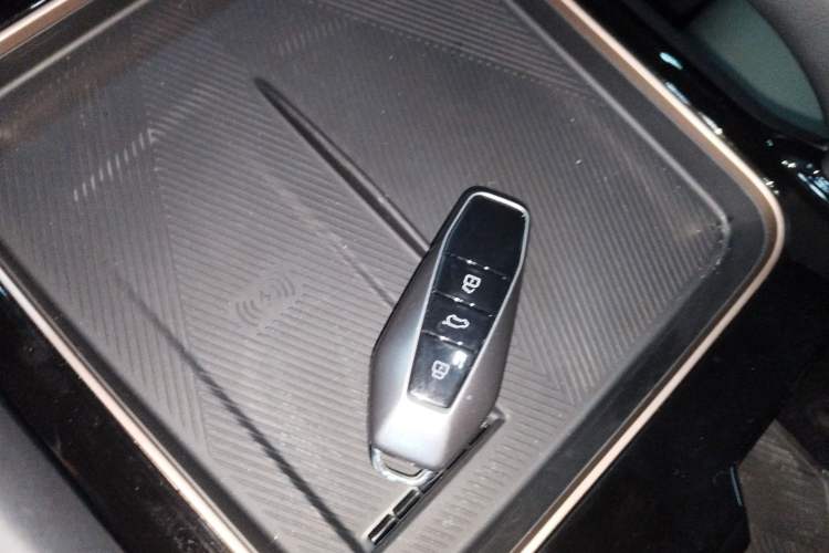 Used iCAR 03 2024 401km Two-Wheel Drive Standard Advanced Version Vehicle Key