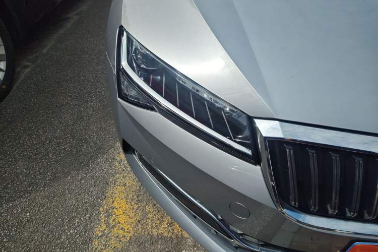 Used Skoda Superb 2021 TSI330 DSG Comfort Edition Right Front Headlight