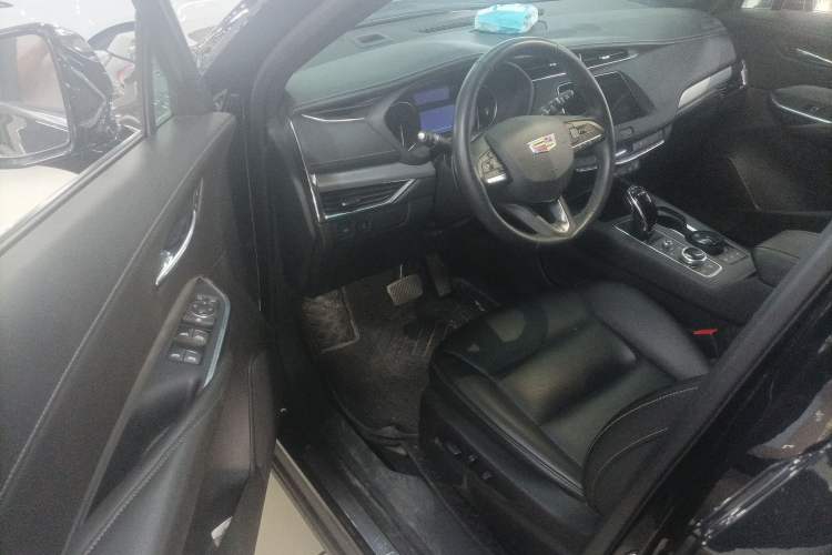 Used Cadillac XT4 2022 28T Two-Wheel-Drive Luxury Version
