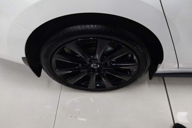 Used Mazda 3 Axela 2023 2.0L Automatic ZhiZhen Edition Right Rear Wheel Hub