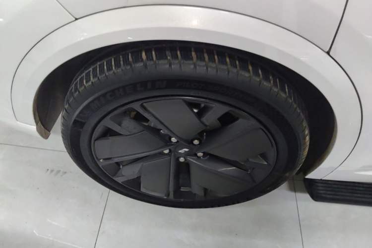 Used Li Auto L9 2025 Ultra Smart Refreshed Edition
