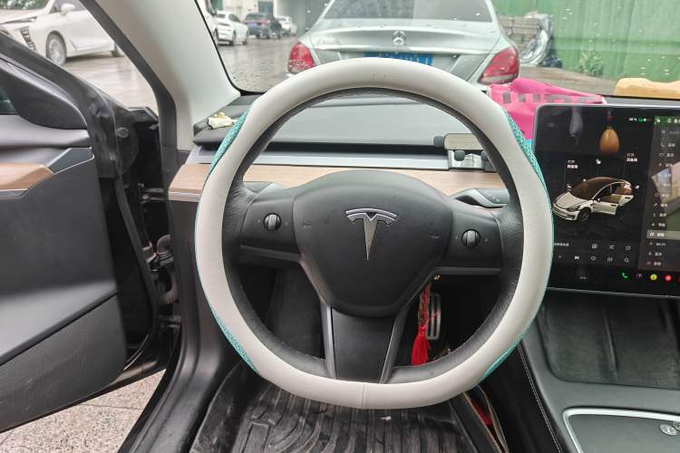 Used Tesla Model 3 2021 Revised Version II – Performance High-Performance All-Wheel-Drive Edition Steering Wheel