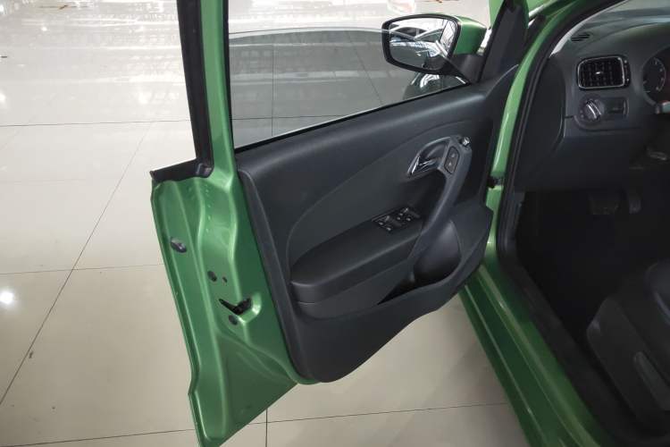 Used Volkswagen Polo 2013 1.4L Automatic Luxury Edition
