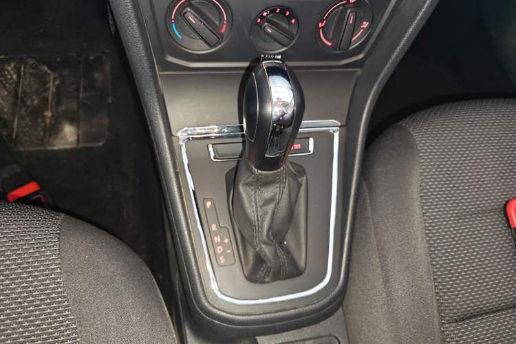 Used Volkswagen Bora 2018 1.5L Automatic Fashion Model Gear Lever
