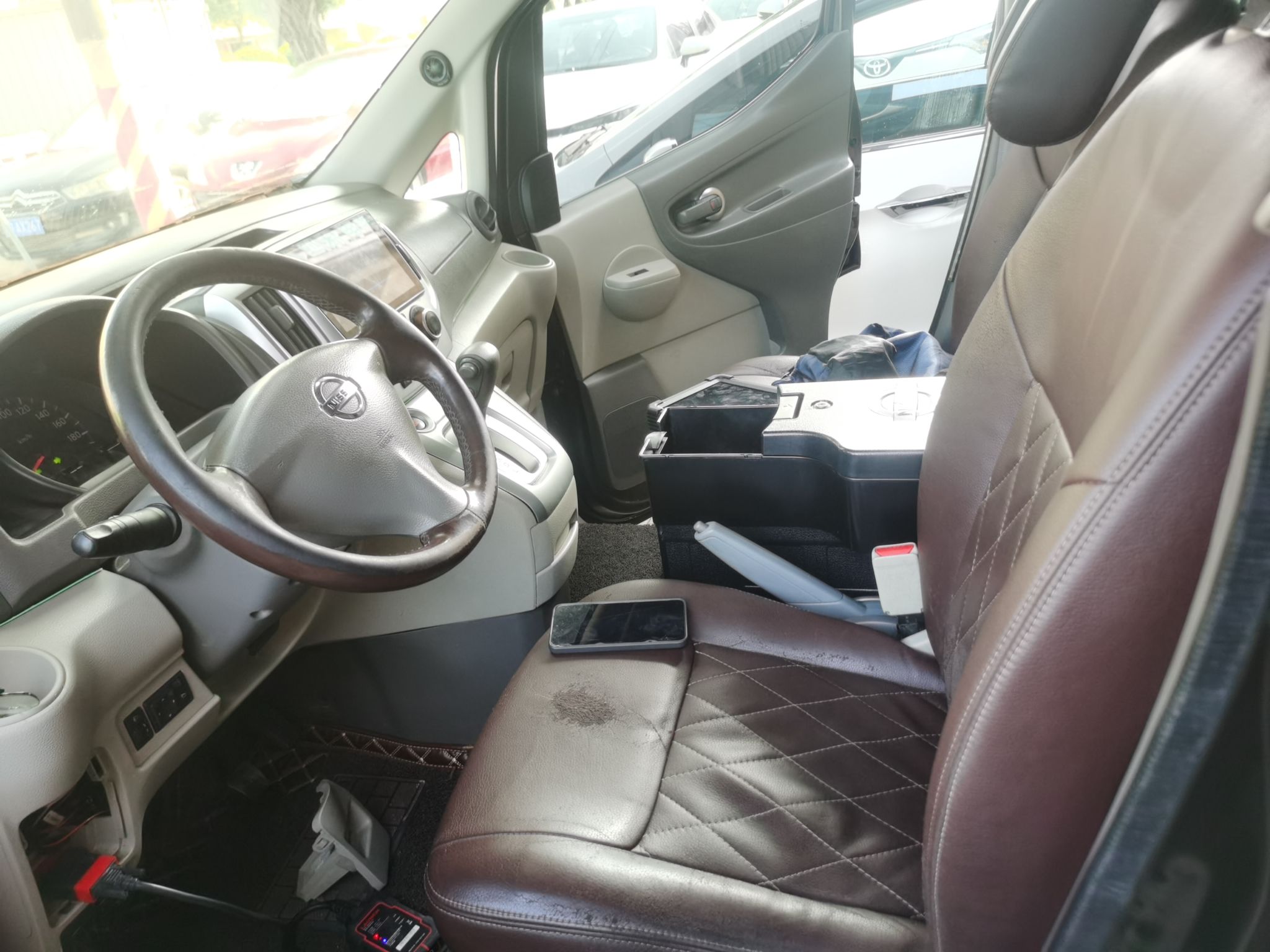 Переднее сиденье в автомобиле