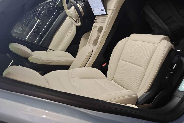 Used Nio ES6 2023 75 kWh Right Front Seat