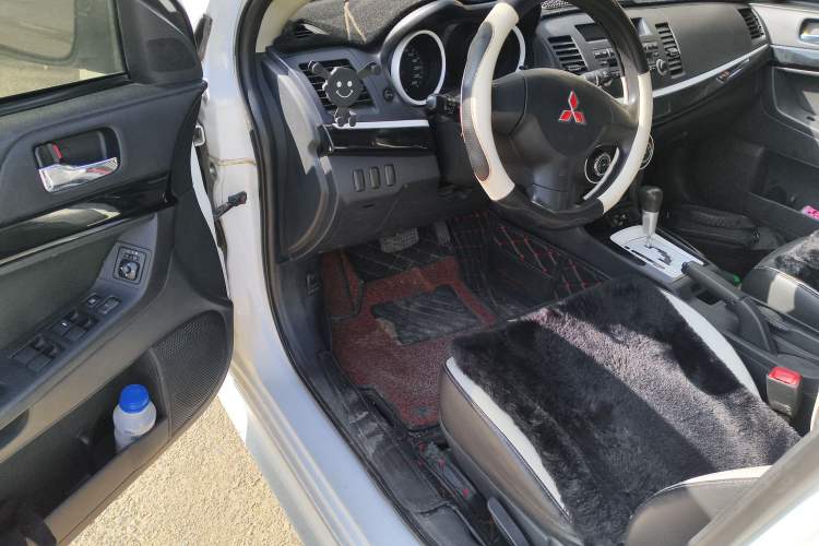 Used Mitsubishi Lancer EX 2012 Classic 1.8L CVT Black-and-White Edition
