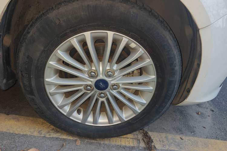 Used Ford Escort 2017 Revised Version 1.5L Automatic Comfort Edition Right Front Wheel Hub