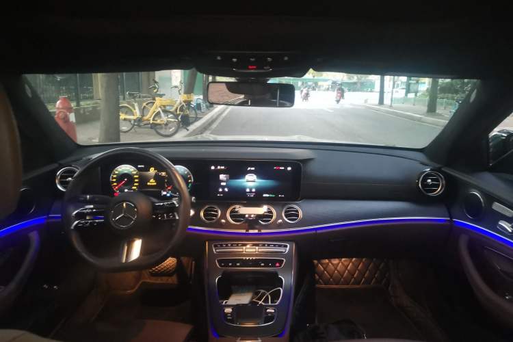 Used Mercedes-Benz E-Class New Energy 2022 Restyled E 350 e L Plug-in Hybrid Sports Sedan Headliner