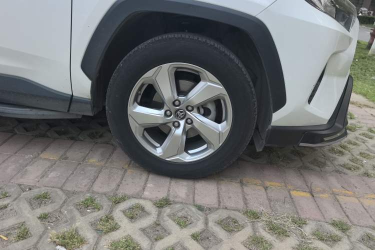 Used Toyota RAV4 2020 2.0L CVT Two-Wheel Drive Fashion Edition Right Front Wheel Hub