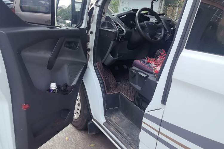 Used Ford Transit 2017 2.0T Diesel Multi-Purpose Commercial Vehicle Mid-Drive Mid-Roof China IV Standard