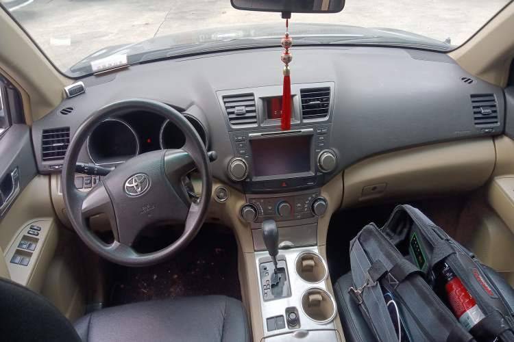 Used Toyota Highlander 2012 2.7L 2WD 5-Seater Elite Edition Center Console