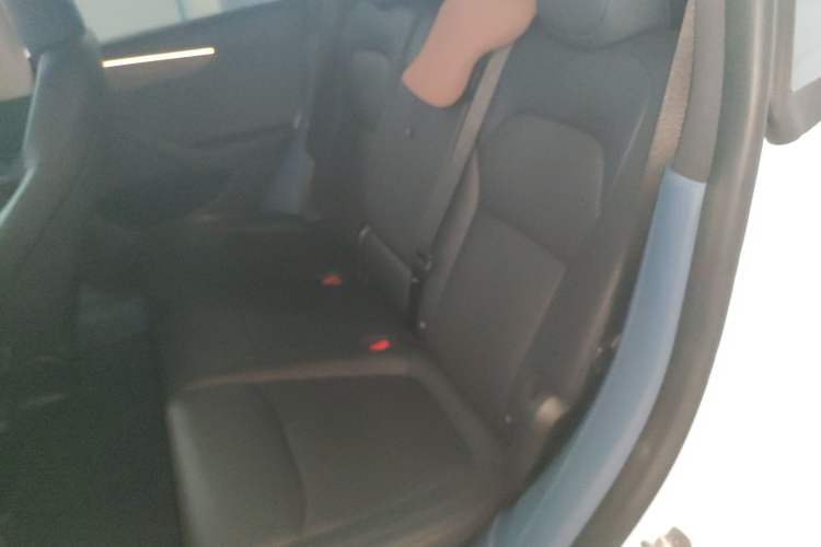 Used Tesla Model Y 2025 Long-Range All-Wheel-Drive Version