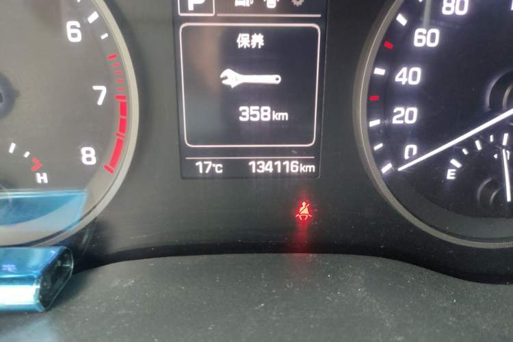 Used Hyundai Tucson 2015 1.6T Dual-Clutch Two-Wheel-Drive Smart Model Odometer Close Up