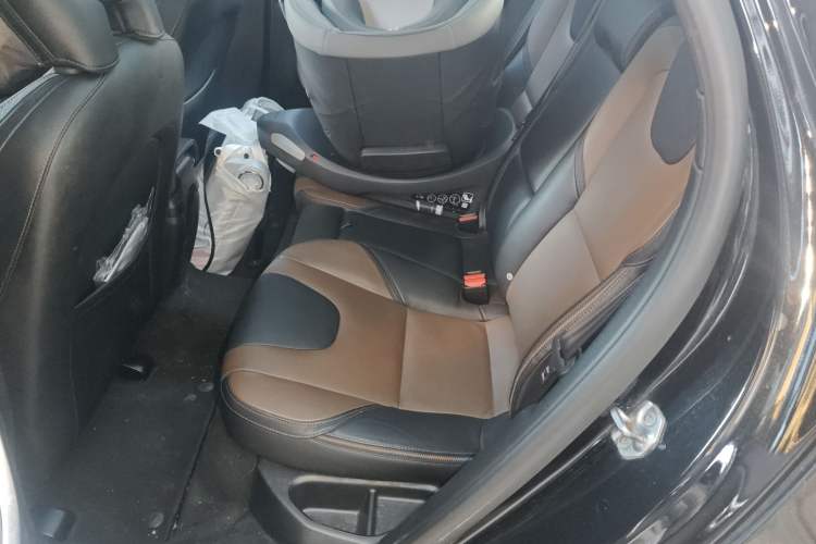 Used Volvo V40 2014 Cross Country T5 AWD Smart Luxury Edition
